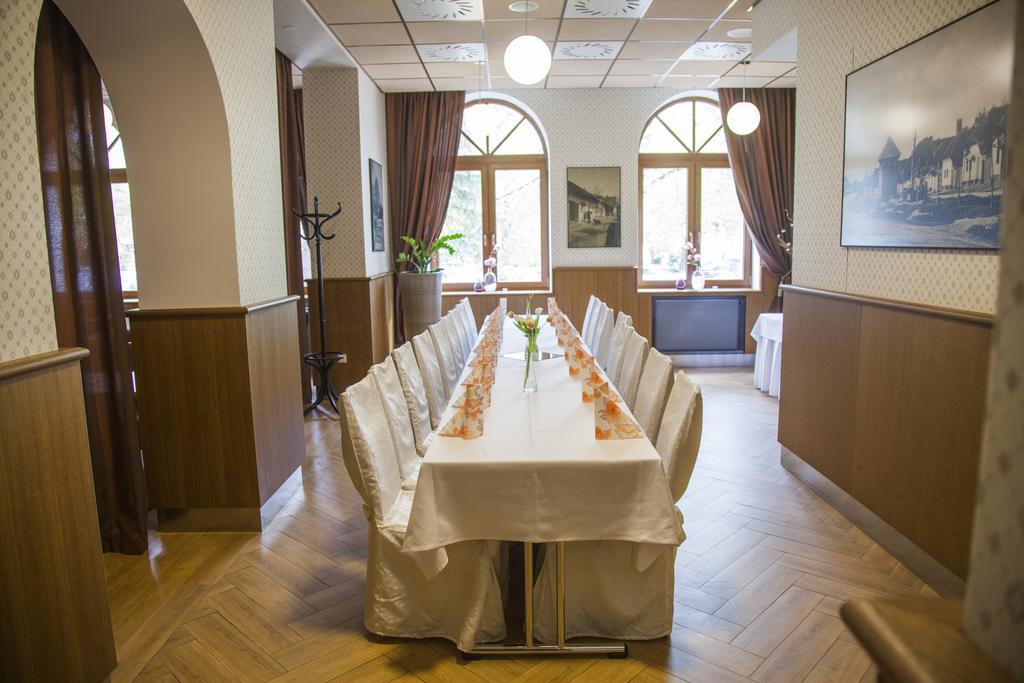 艾米能特酒店 Zlaté Moravce 外观 照片
