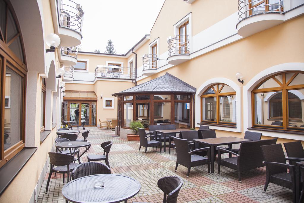 艾米能特酒店 Zlaté Moravce 外观 照片