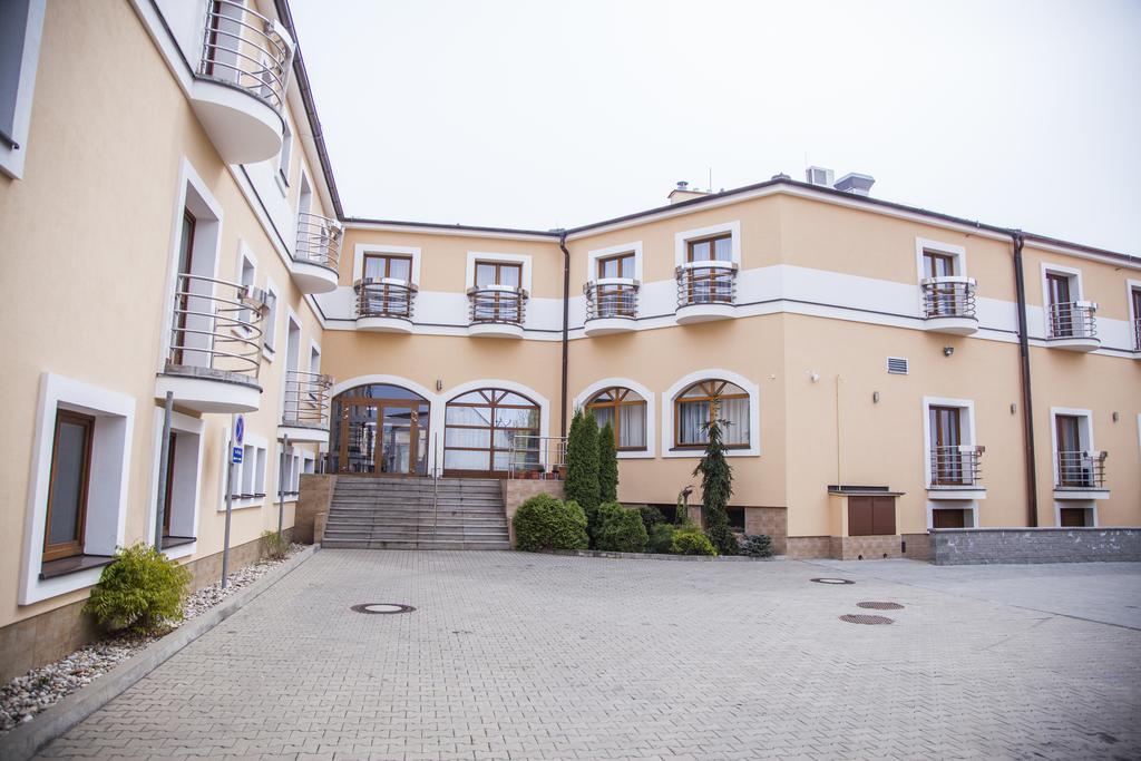 艾米能特酒店 Zlaté Moravce 外观 照片